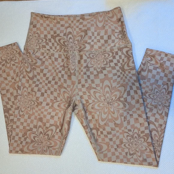 NWT.... BEYOND YOGA Rare Tan Check Flower High Waisted Midi Leggings SIZE L - Picture 5 of 10